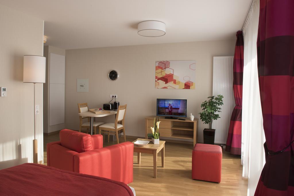 Domitys Le Palmier Du Roi Aparthotel Pau Room photo
